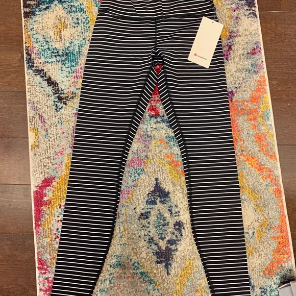 Lululemon Wunder Under 28” Luxtreme Leggings - Picture 4 of 4